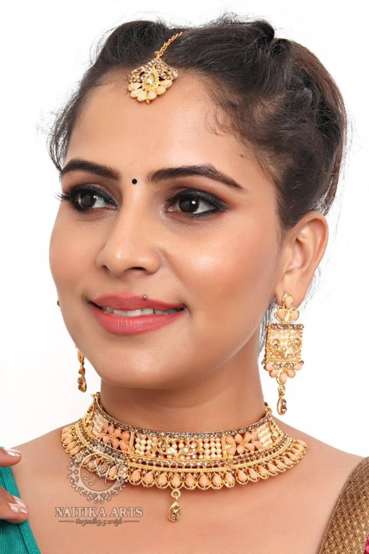 Trendy Alloy Gold Plated Artificial Stone Choker Jewellery Set For Women